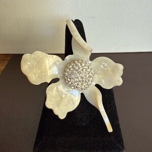 Combine Elegance and Style with this White Crystal Flower Ring